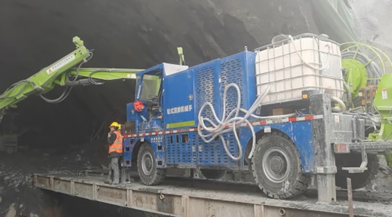 混凝土濕噴機(jī)械手:支護(hù)作業(yè)的主流高效設(shè)備(圖1) 混凝土濕噴機(jī)械手:支護(hù)作業(yè)的主流高效設(shè)備(圖1)