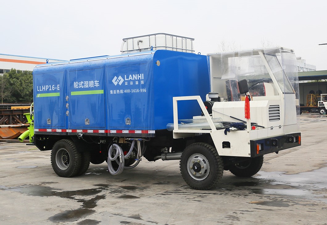 濕噴臺車，一種集行走、泵送、噴射功能于一體的大型智能化工程機械(圖1)